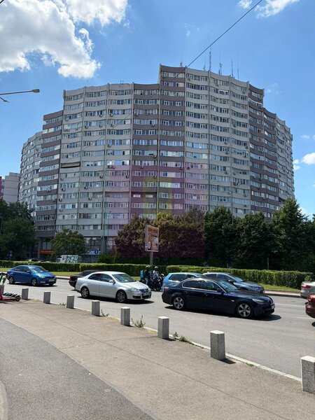 Apartament cu 4 camere de vanzare Lujerului Militari