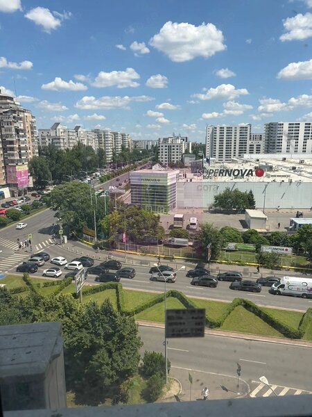 Apartament cu 4 camere de vanzare Lujerului Militari